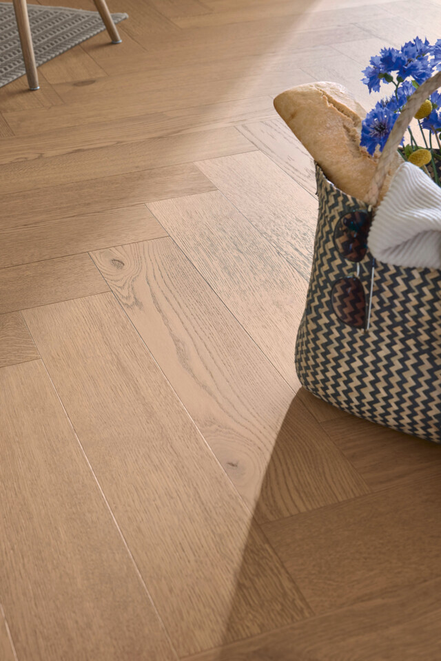 Fischgrät Lindura-Holzboden Eiche classic lehmbraun Fischgrät Lindura-Holzboden Eiche classic lehmbraun