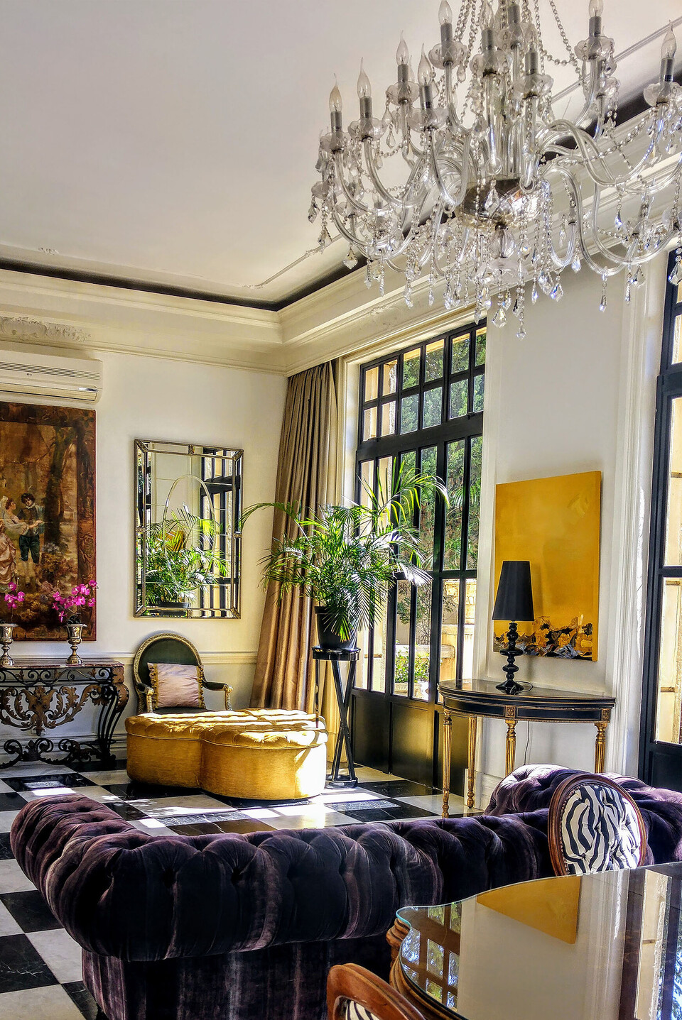 Wohnzimmer im prunkvollen Glamour Style