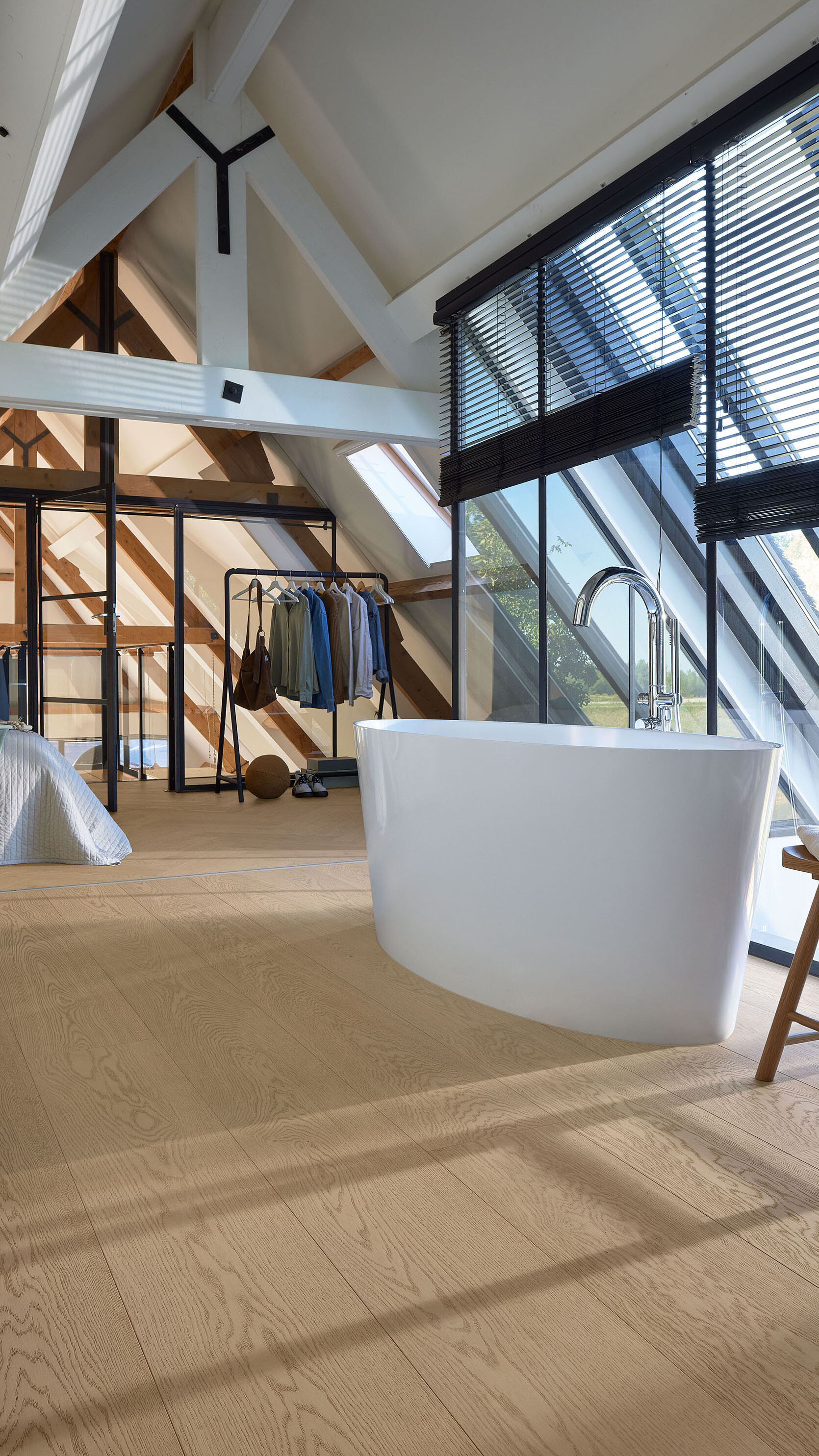 Lindura: the innovative real wood flooring, also suitable for humid rooms Lindura wood flooring under a freestanding bathtub