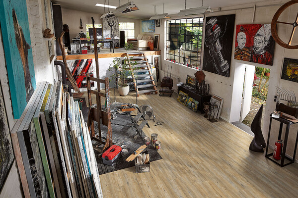 Saubermänner: Laminat und Designboden sind besonders leicht zu reinigen