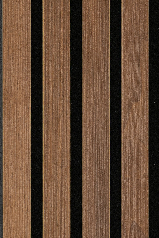 Authentische Holzoptik auf hochwertigem schwarzen Filz machen die Akustikpaneele von MEISTER aus.