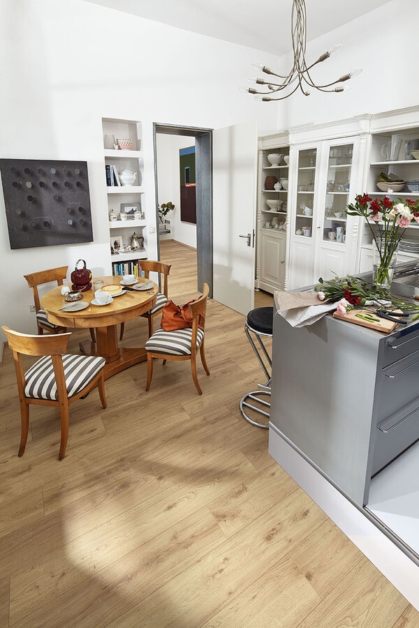 Perfekter Küchenboden Laminat hält allen Anforderungen in der Küche stand