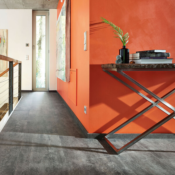 MeisterDesign. rigid im dunklen Fliesenformat