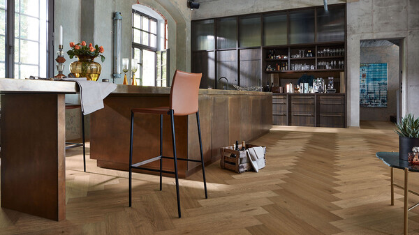 Lindura-Holzboden ist robust und pflegeleicht - wie gemacht für einen schönen Holzboden in der Küche