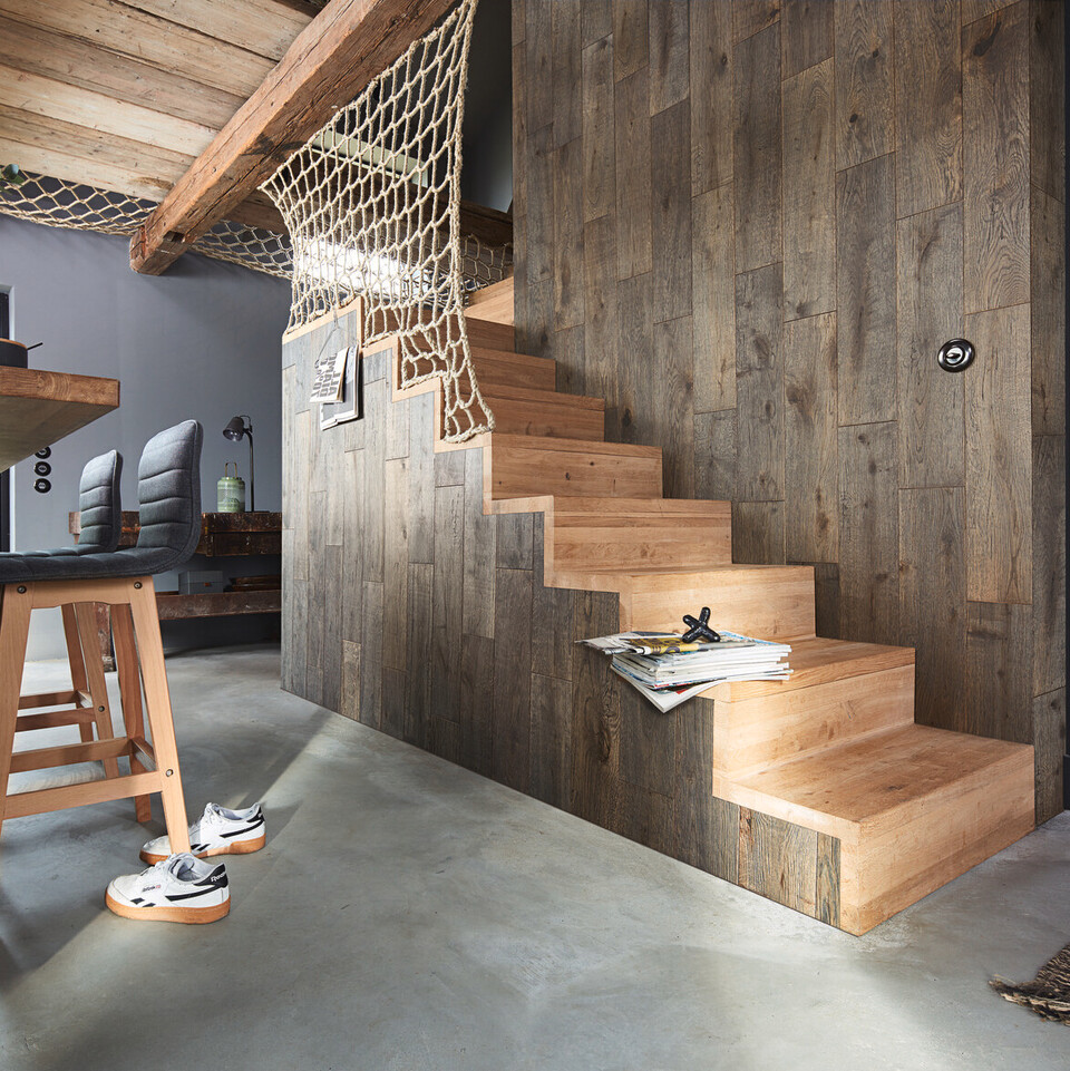 Holzpaneele MeisterPaneele. craft an einem Treppenaufgang