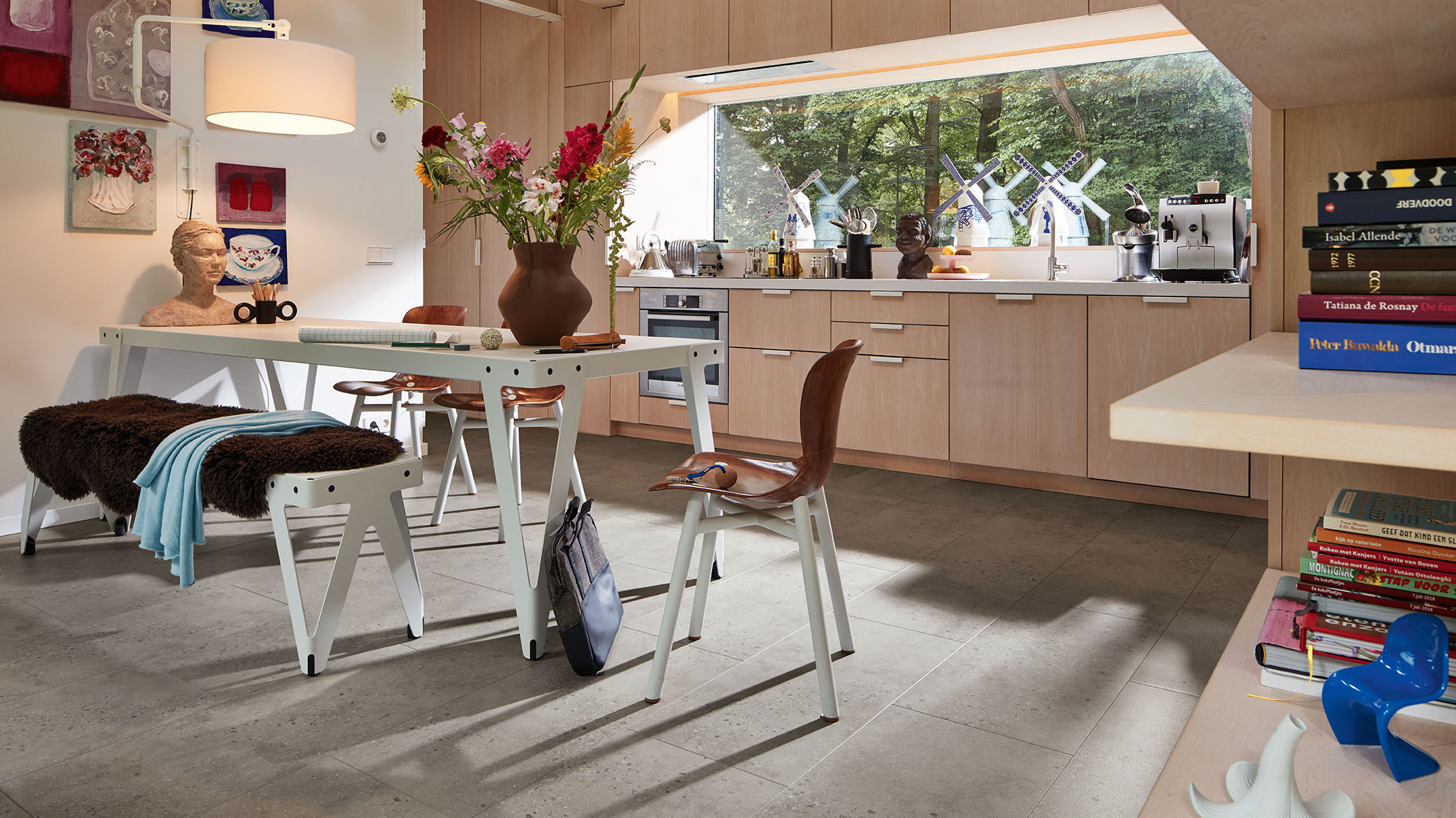Designboden von MEISTER in Fliesenoptik in einer Küche