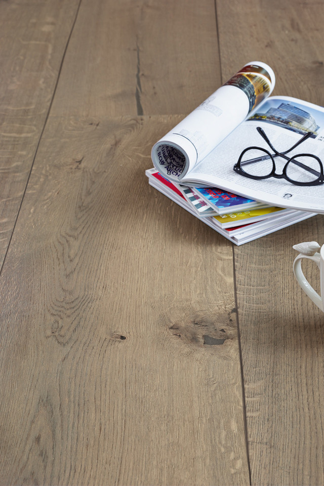 Lindura-Holzboden in olivgrau