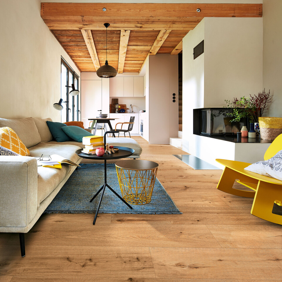 Vinylboden ohne Vinyl im praktischen Kurzdielenformat und authentischer Eiche-Optik zur Verklebung 